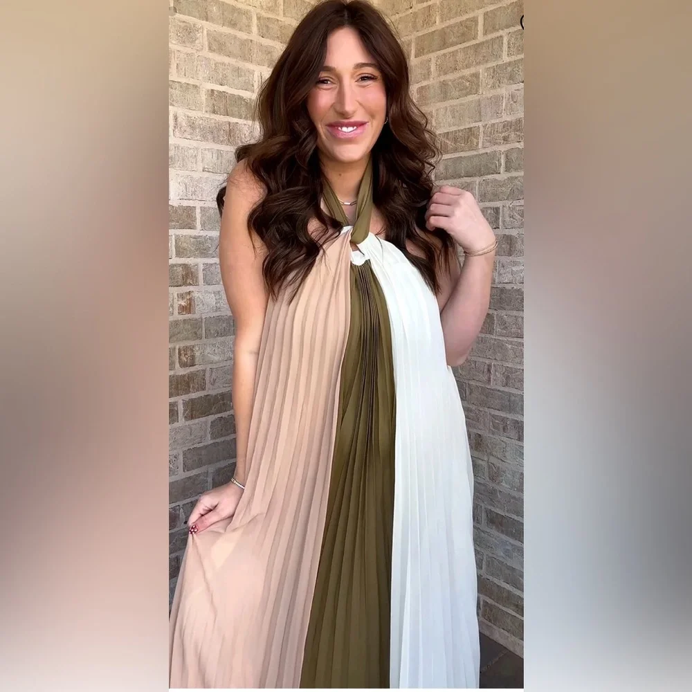 Pinkblush Olive Colorblock Pleated Halter Neck Maternity Maxi Dress Size Large - Picture 4 of 4